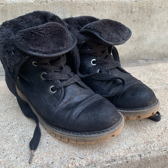 Roxy Bruna Black Lace-Up Boots - Picture 9 of 12